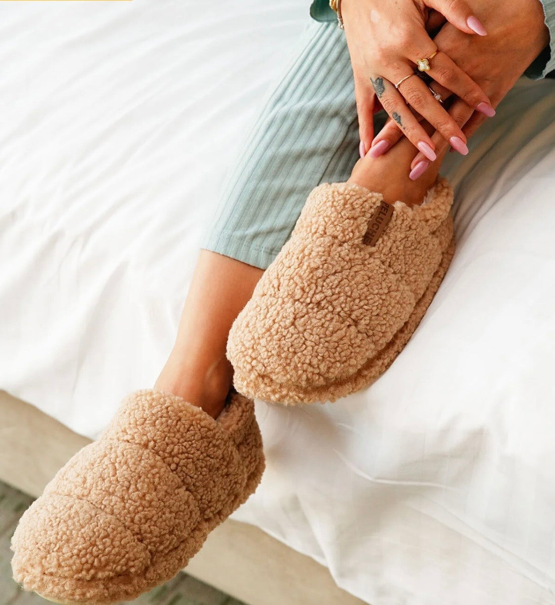 PELUCHE-TEDDY-  Kapcie Damskie Camel