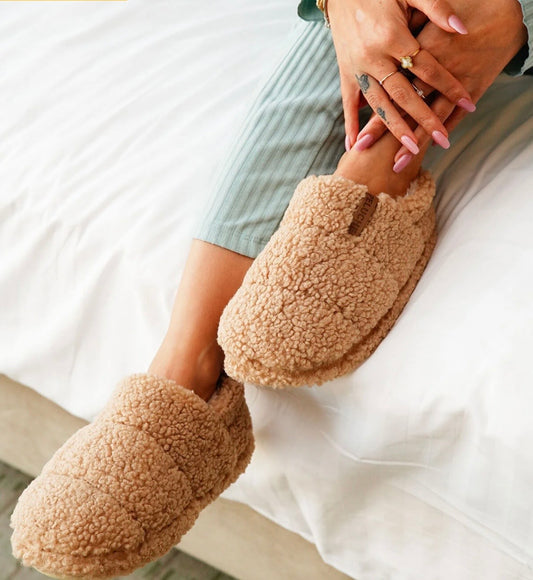 PELUCHE-TEDDY-  Kapcie Damskie Camel